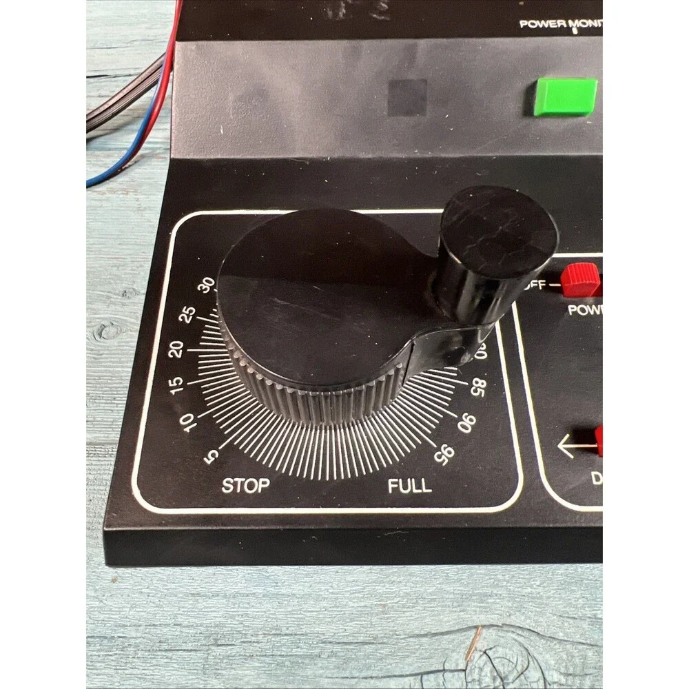 MRC HO Tech II Rail Power 1400 DC Transformer. Tested  Powers On